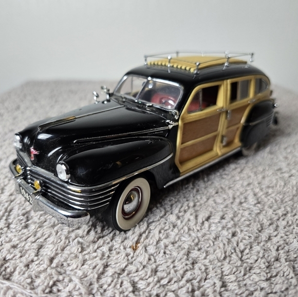 Danbury Mint 1942 Chrysler Town & Country Wagon, 1/24, Used  Danbury Mint 1942 Crysler Town and Country